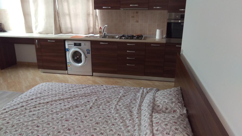 Garsoniere Dinu Apartment Bucureşti Ngoại thất bức ảnh