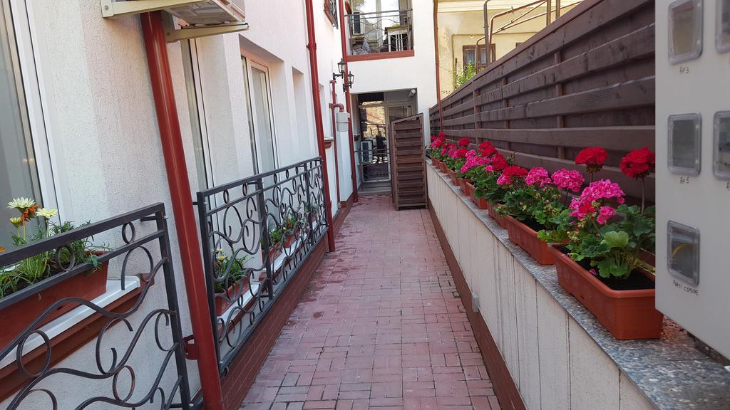 Garsoniere Dinu Apartment Bucureşti Ngoại thất bức ảnh