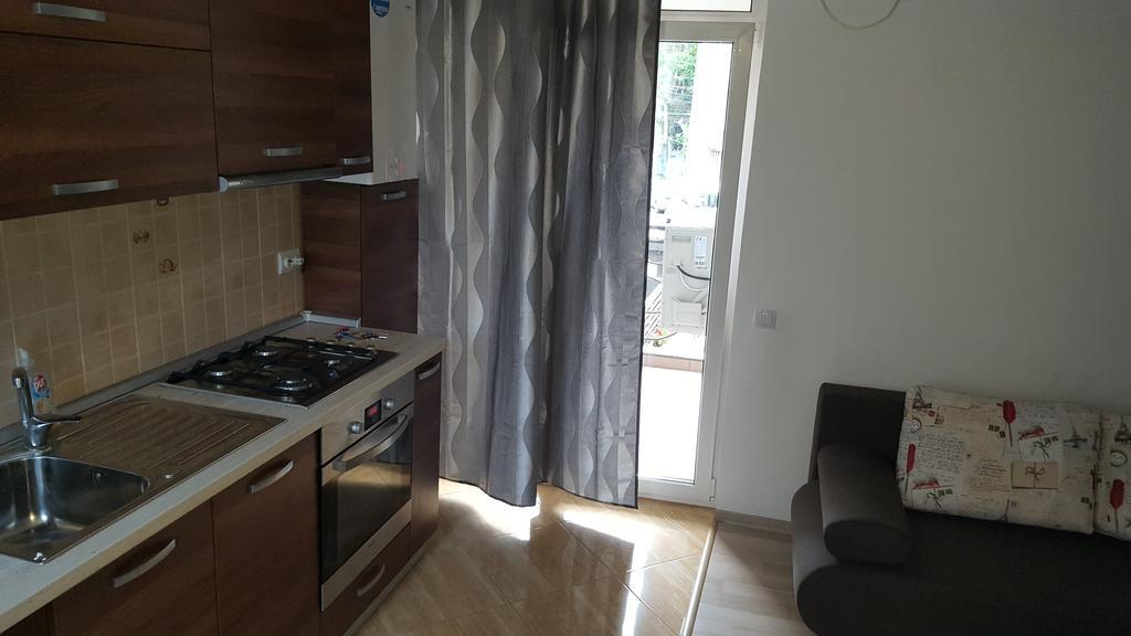Garsoniere Dinu Apartment Bucureşti Ngoại thất bức ảnh