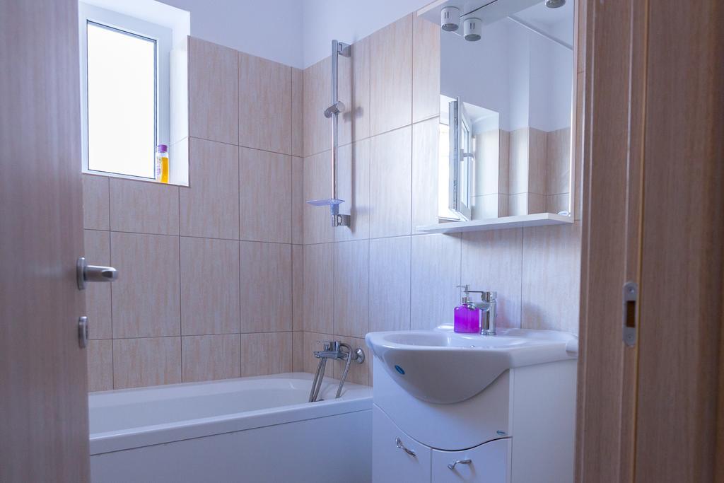 Garsoniere Dinu Apartment Bucureşti Ngoại thất bức ảnh